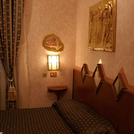 Hotel Farini 2*