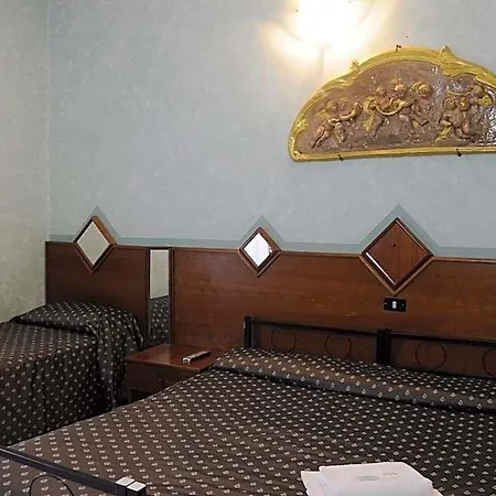 Hotel Farini 2*